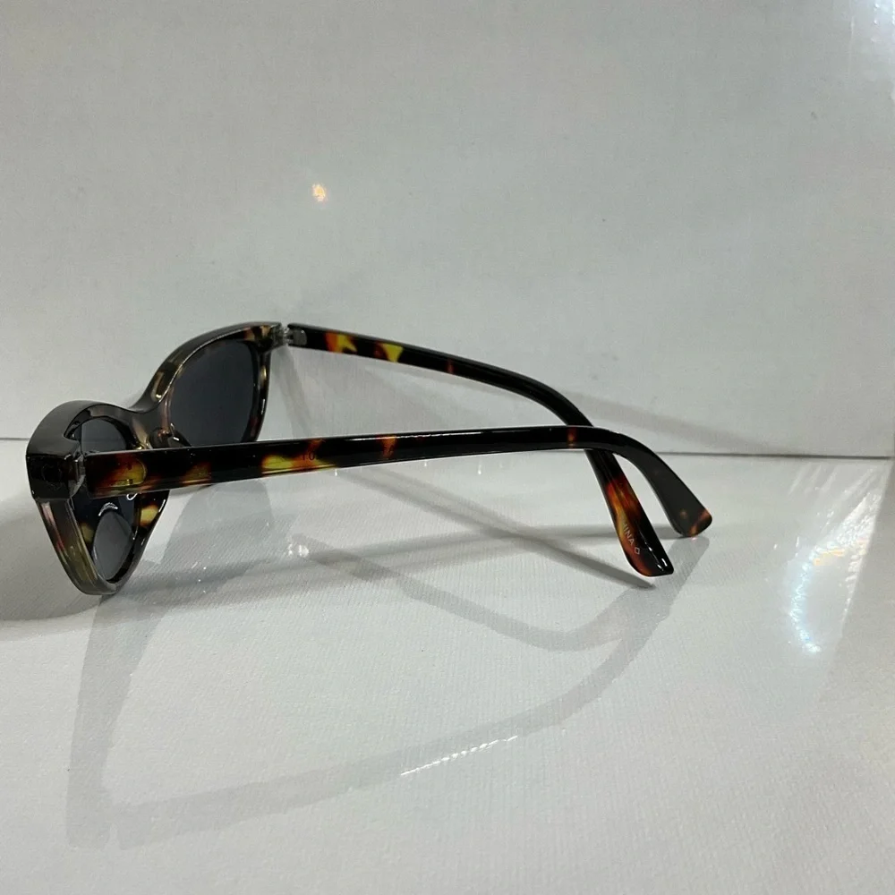 Elegant Tortoise Shell Sunglasses